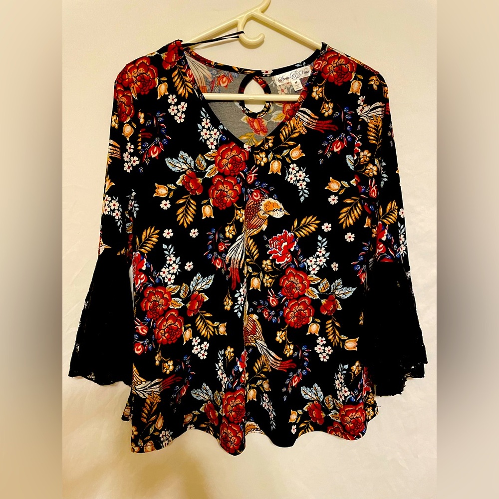 Women’s M stem & vine blouse